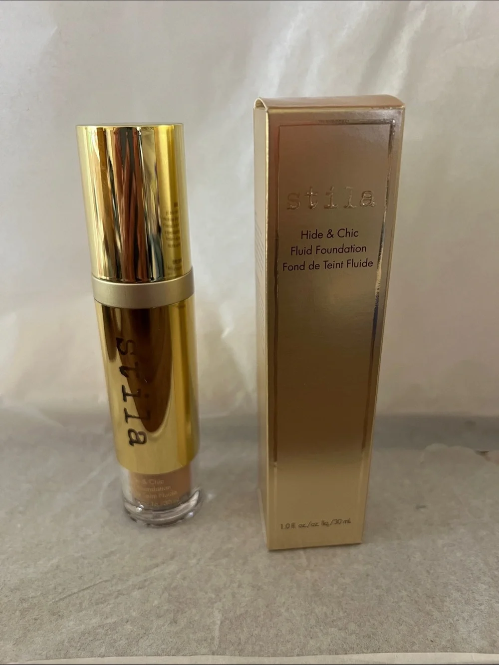 Stila Hide & Chic Fluid Foundation — Gold Packaging